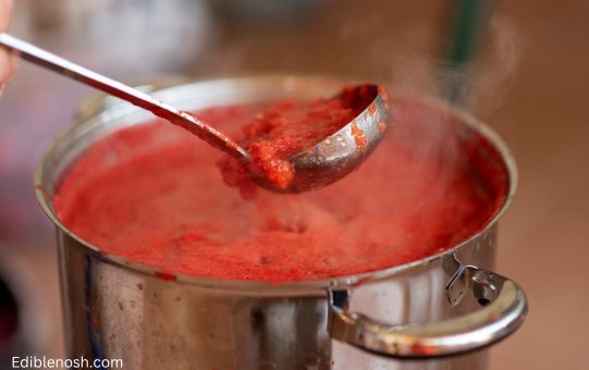 Reasons why cook tomato sauce long